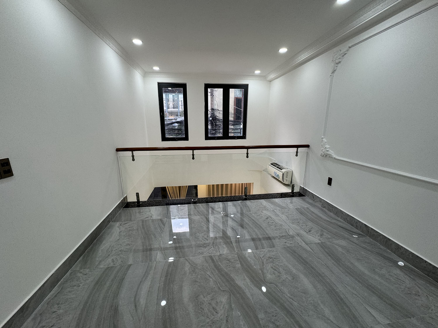 Biệt thự thiết kế tân cổ điển, full nội thất cao cấp xe hơi đổ trong nhà khu VIP Phạm Văn Hai